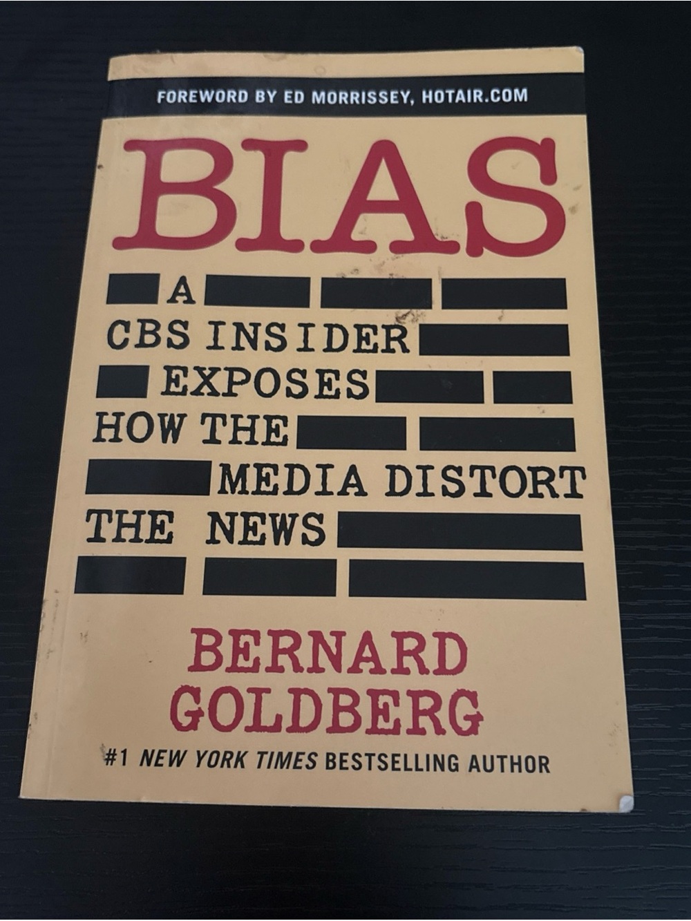 Bias: A CBS Insider Exposes How the Media Distort the News by Goldberg, Bernard